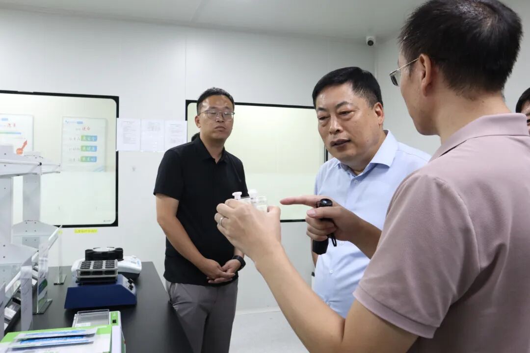 國(guó)家糧科院專(zhuān)家組蒞臨南京微測(cè)調(diào)研 國(guó)家糧科院專(zhuān)家組蒞臨南京微測(cè)調(diào)研